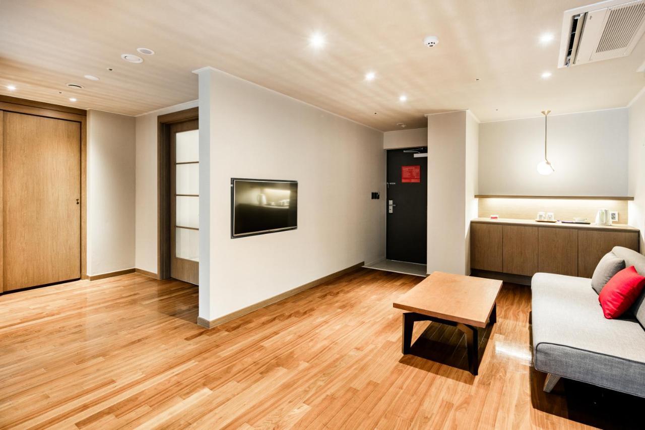Ramada Hotel And Suites Seoul Namdaemun Buitenkant foto