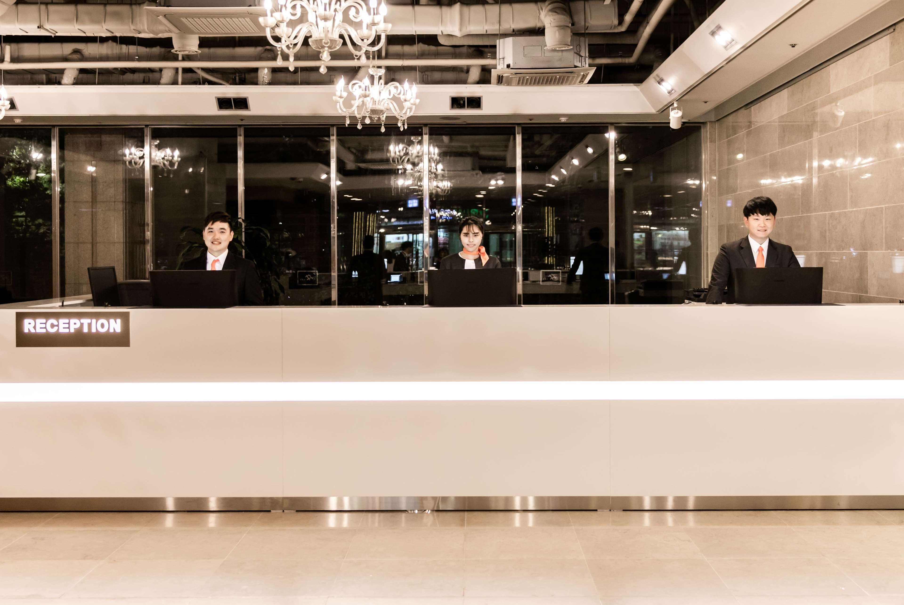 Ramada Hotel And Suites Seoul Namdaemun Buitenkant foto