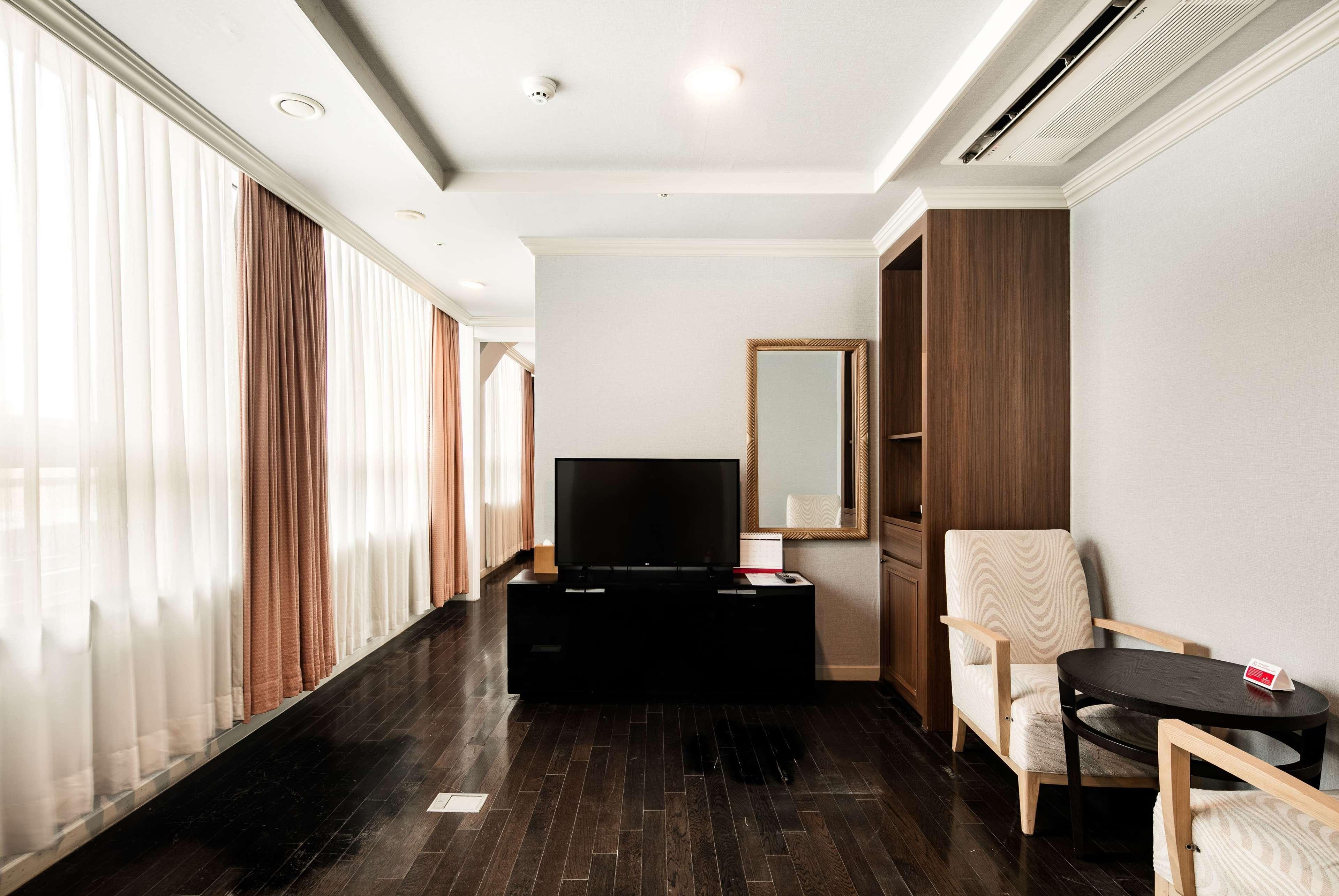 Ramada Hotel And Suites Seoul Namdaemun Buitenkant foto