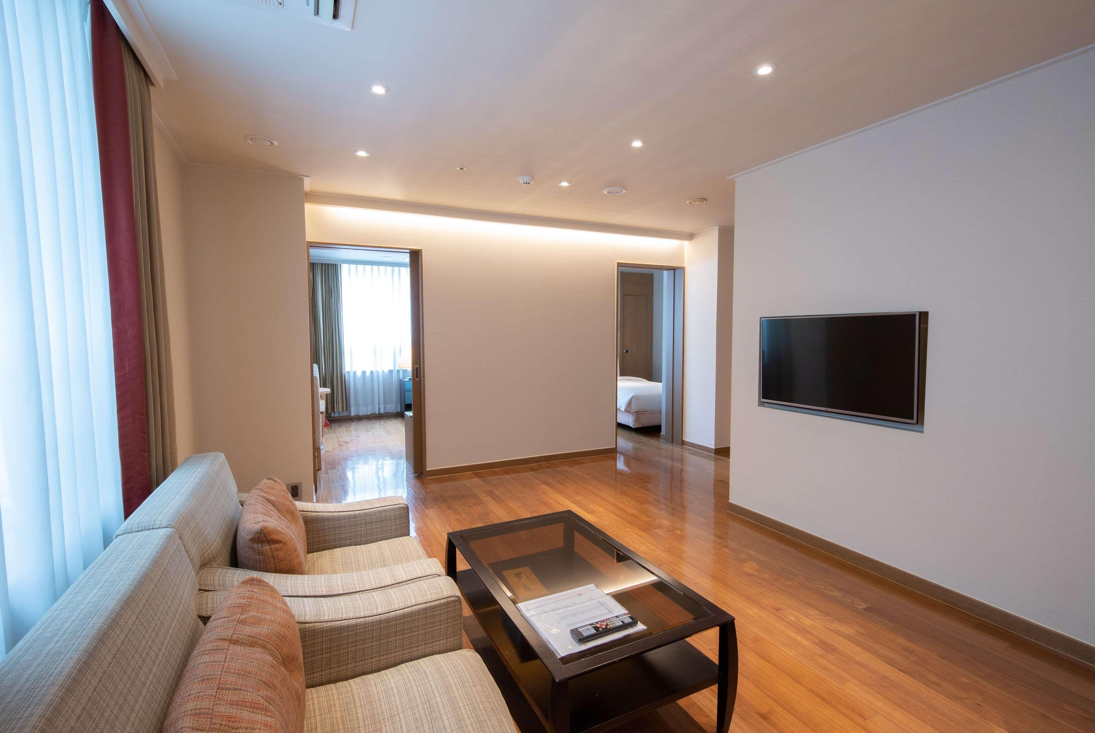 Ramada Hotel And Suites Seoul Namdaemun Buitenkant foto