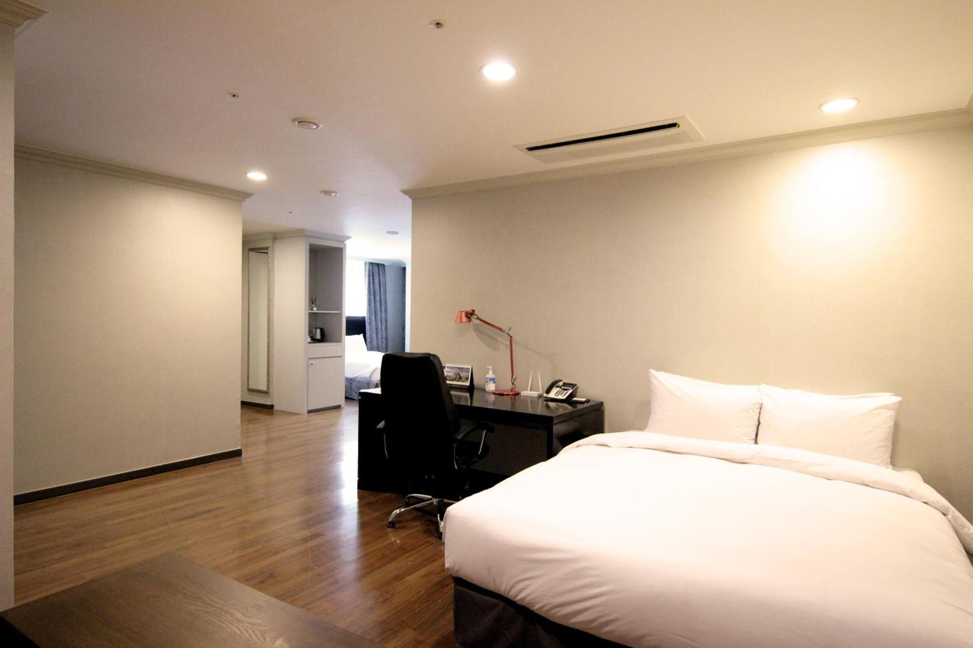 Ramada Hotel And Suites Seoul Namdaemun Buitenkant foto